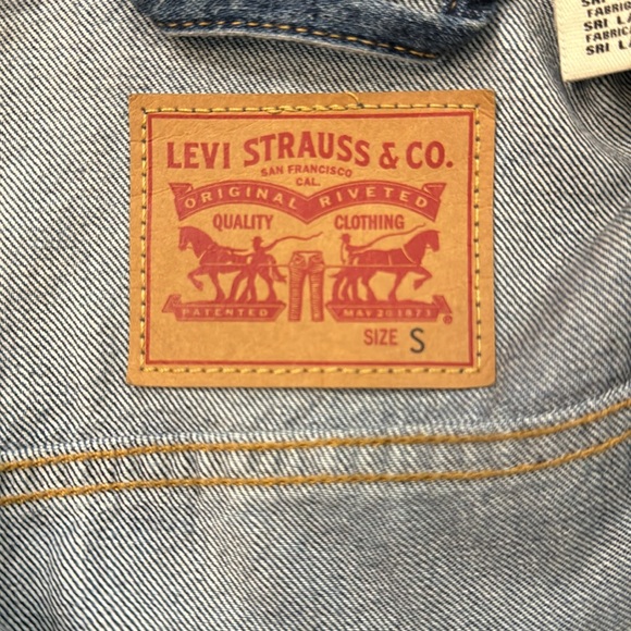 Authenic LEVI Jean Jacket - Picture 3 of 3